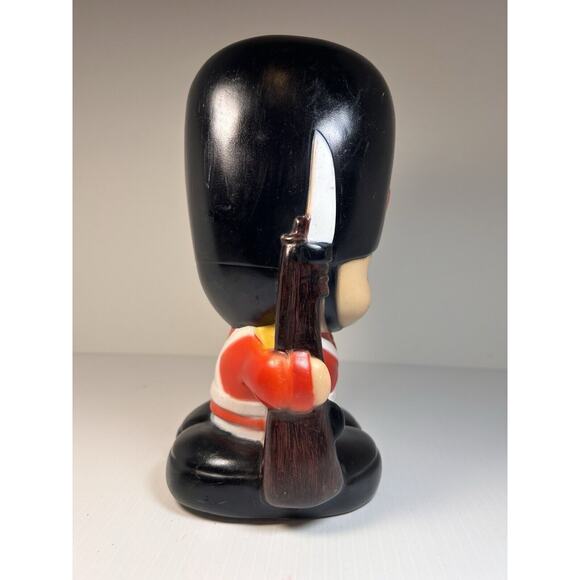 Vtg Blow Mold Queens British Royal Guard Coin Bank 8" Buckingham Palace - Picture 4 of 7